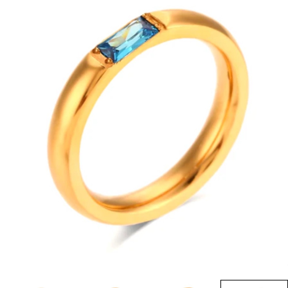 Elegant Gold Ring with Blue Stone